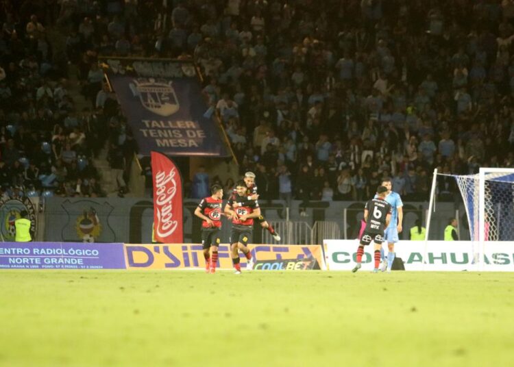 Rojinegro conquista puntos de oro que  lo dejan más cerca de mantener la categoría