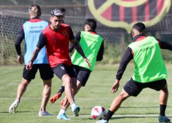 Rangers regresó a las prácticas sin DT