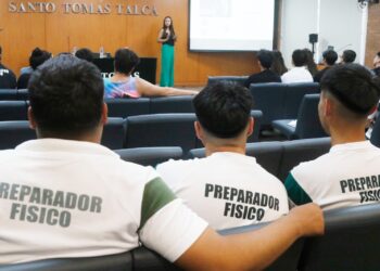 Expertas exponen la relevancia del envejecimiento activo a estudiantes de Santo Tomás Talca