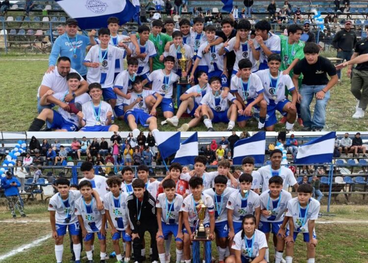 Costanera logró doble corona en infantiles y dedicó el triunfo al cielo