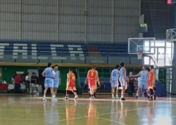 Español batalló hasta el final, pero no le alcanzó en su debut en la LNB