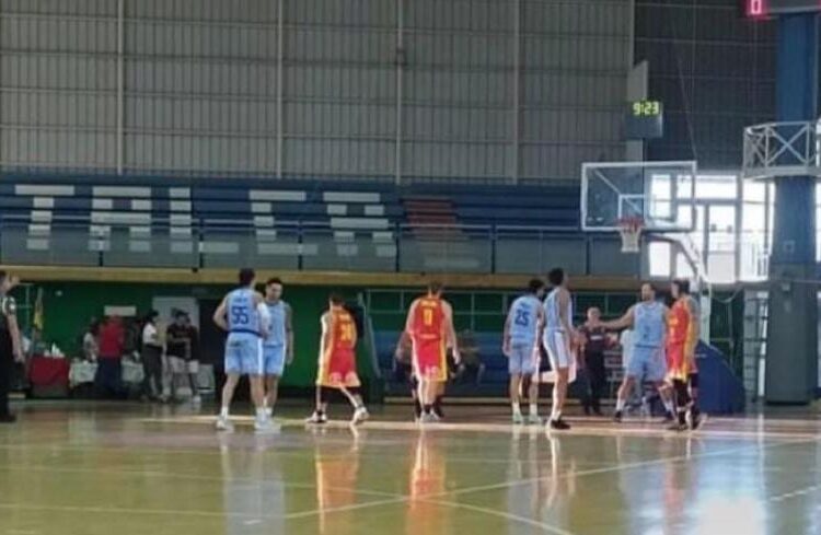 Español batalló hasta el final, pero no le alcanzó en su debut en la LNB