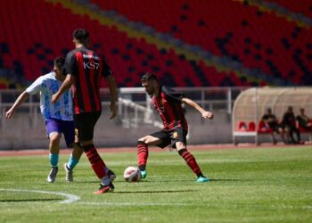 Luvera probó una segunda formación en primer amistoso de Rangers