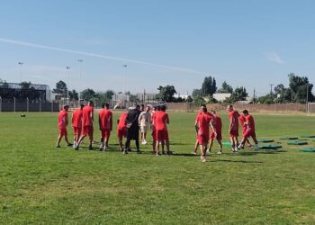 Linares sorprende con fichaje de jugador extranjero y amplió vínculo con otro futbolista