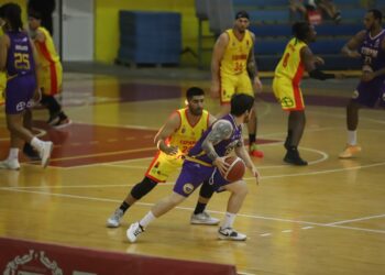 Español logró su primera victoria en la LNB con el apoyo de su gente