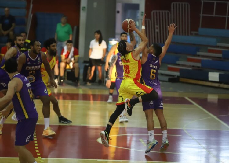 Español vuelve a ser local para buscar segunda victoria en línea