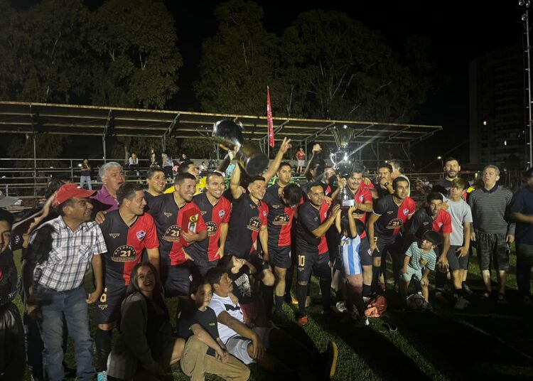 21 de Mayo se consagró campeón de la Copa de Campeones de los Viejos Cracks