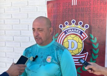 Eduardo Lobos dejaría la banca de Deportes Linares