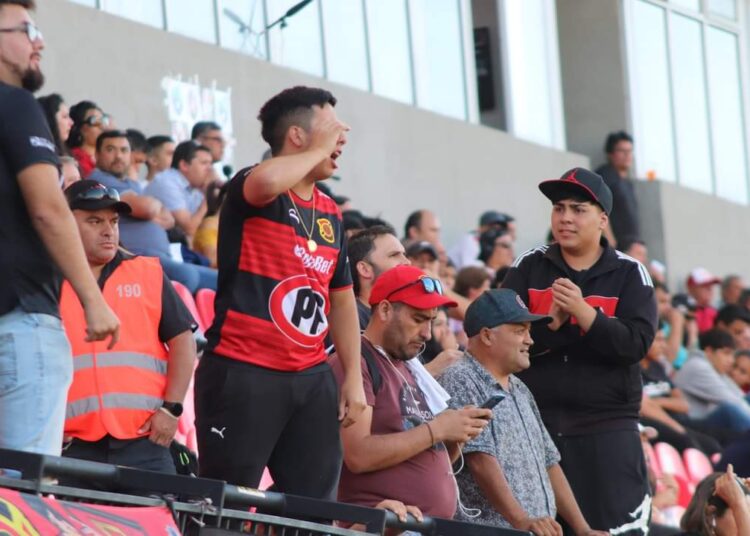 Hinchada piducana recibió pésima información en la previa a duelo ante Barnechea