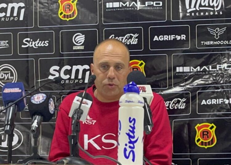 Luvera sobre San Luis: “Viene con otra frescura, con un entrenador interino y tiene muy buenos jugadores”