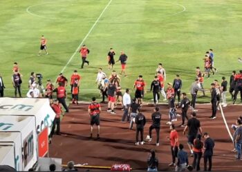 ¿Qué castigos podría tener Rangers tras invasión de sus hinchas ante San Luis?