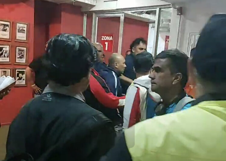 Con escándalo culminó encuentro entre Curicó Unido y San Marcos de Arica