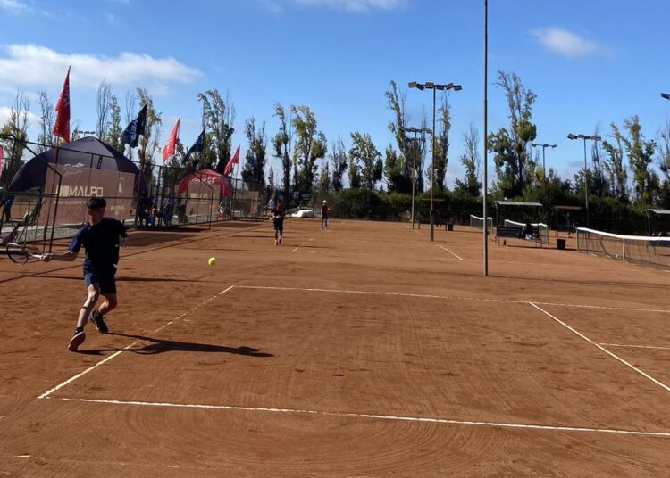 Torneo Cosat se encuentra en plena ejecución en el Estadio Español de Talca