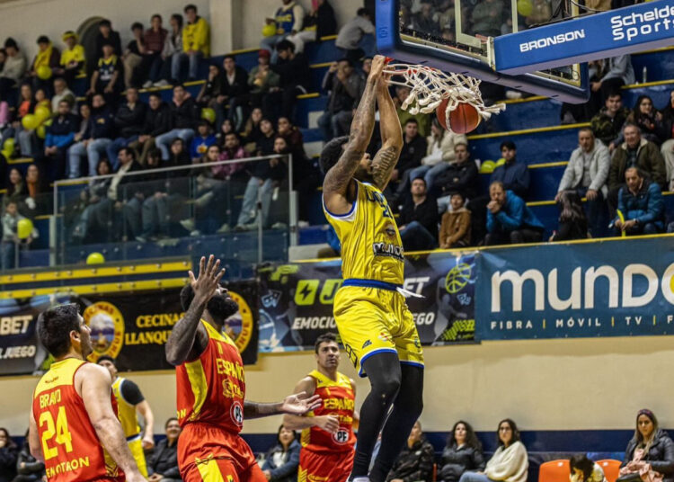 Hispanos intentaron dar pelea ante el equipo del momento