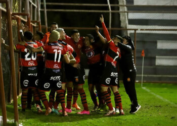 Rojinegros lograron vital victoria y en la agonía