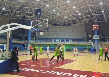 Truenos mandó en casa y ante su gente