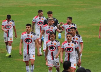 En Rangers se acerca un jugador y se aleja otro para llegar para la segunda rueda