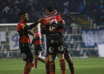 Rangers sumó tres puntos de oro que lo elevan nuevamente a los primeros lugares