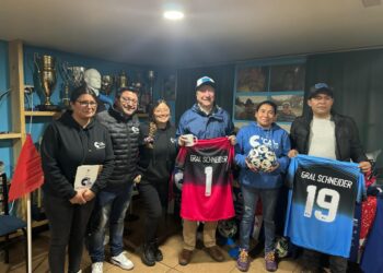 General Schneider mostró a la comunidad la nueva tenida para sus series