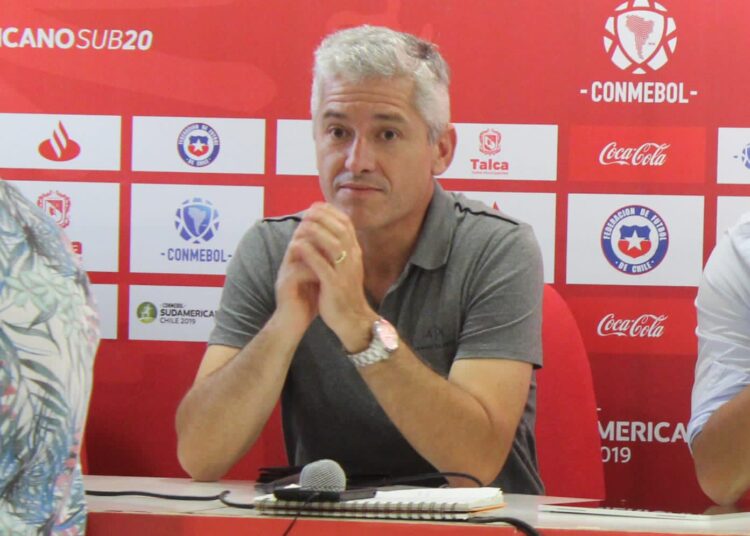 Felipe Muñoz criticó duramente el arbitraje chileno: “Está en el nivel más bajo del último tiempo”