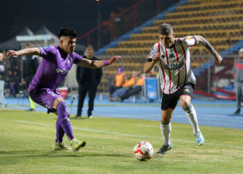 Linares desaprovechó la opción de sumar en una salida complicada