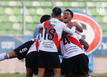 Almandoz debutó con un empate  agónico en la banca de Curicó