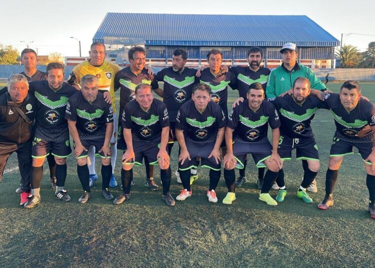 Contra viento y marea: Asofútbol Talca programó liguillas en viejos de 45 pepas