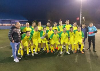 La Brilla celebró oficialmente levantando la copa de campeón en 45