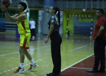 Español quedó sin DT tras descenso a Segunda División