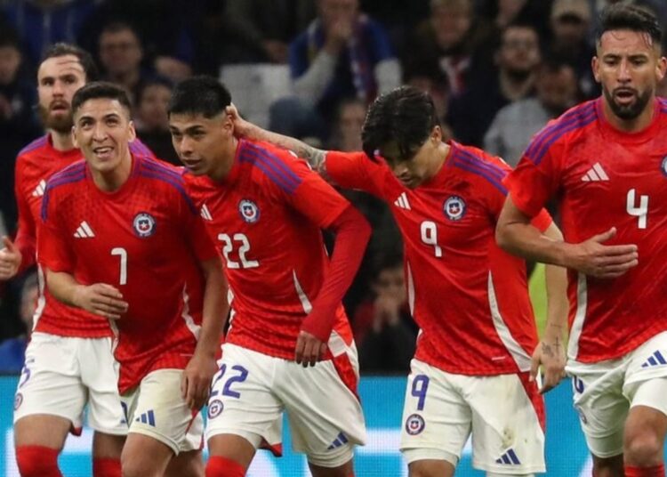 ¿Quién transmite el Chile-Paraguay y cuál es la probable oncena de la Roja?