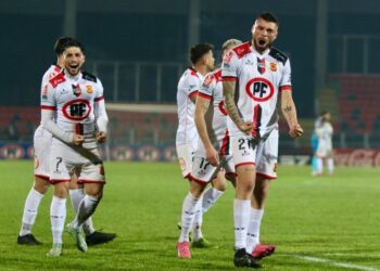 Rojinegros volvieron a los abrazos en Talca