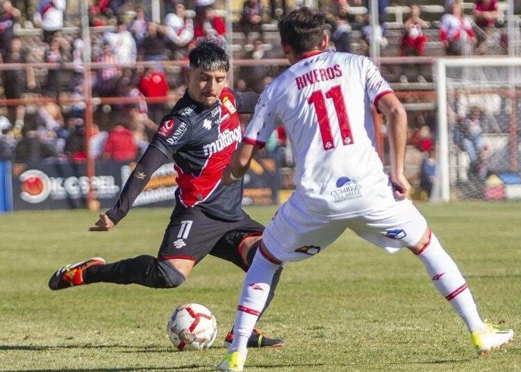 Curicó Unido regresó de la peor forma a la competencia de la Primera B