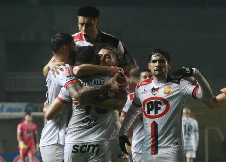 Las amarillas comienzan a causar estragos: Nuevo jugador suspendido y a otro le perdonaron una tarjeta