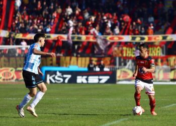 Rangers entrenó en el Fiscal buscando su oncena titular