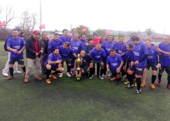 Canadela aclaró al monarca oficial de su competencia en 45 años