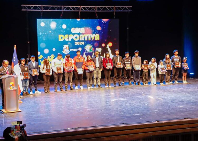 Gala reconoció al mundo del deporte en Constitución