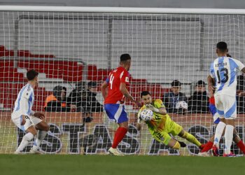 La Roja cayó en el debut de Gareca en Eliminatorias ante Argentina