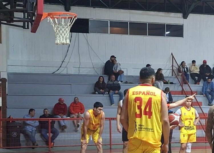 Cambio de planes: Directivo de Español retoma su cargo