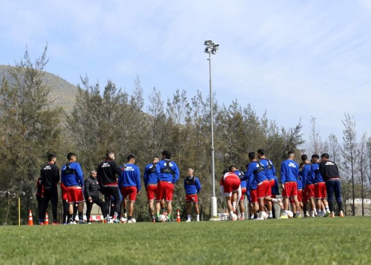 Se mueve el mercado de fichajes: Equipo de la B anunció a jugador con paso por Rangers