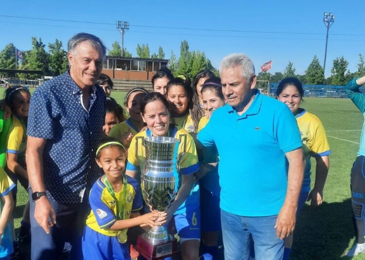 Pelarco repitió corona regional femenina en día de celebración de los 48 años de ANFA Maule