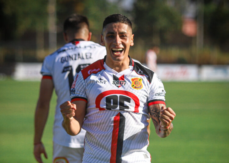 El Rojinegro se impuso a Recoleta en el duelo de ida de semifinales de Liguilla