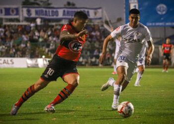 Mauro González recibió sanción tras expulsión ante Santas Cruz