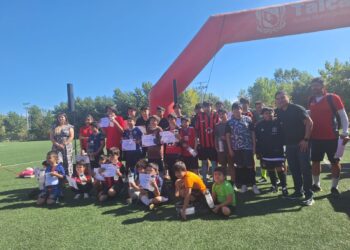 Talleres deportivos de verano llegan a su fin con ceremonia de entrega de diplomas