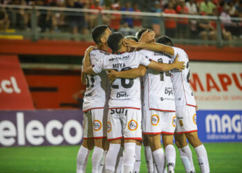 ¿Más refuerzos o se cierra el plantel en Rangers?