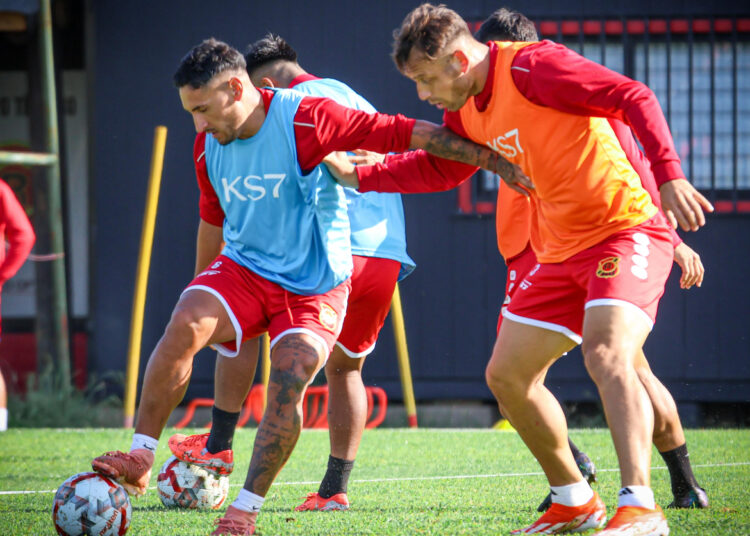 Miguel Ponce se refirió a la posibilidad de reforzar al equipo con cupo extranjero