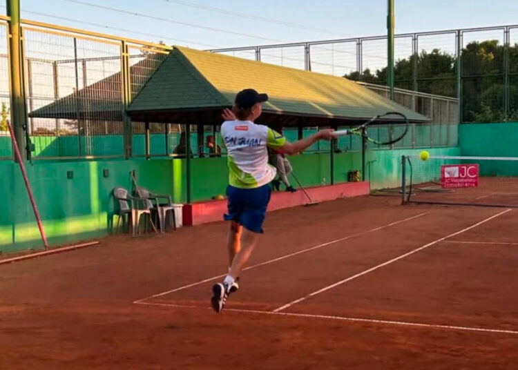 “Raulito” Ramírez necesita recursos para seguir siendo de las mejores raquetas del país en su categoría