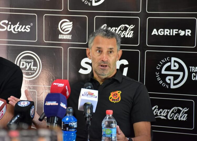 Miguel Ponce: “No sacamos nada con llegar al otro lado de la cancha y devolvernos”