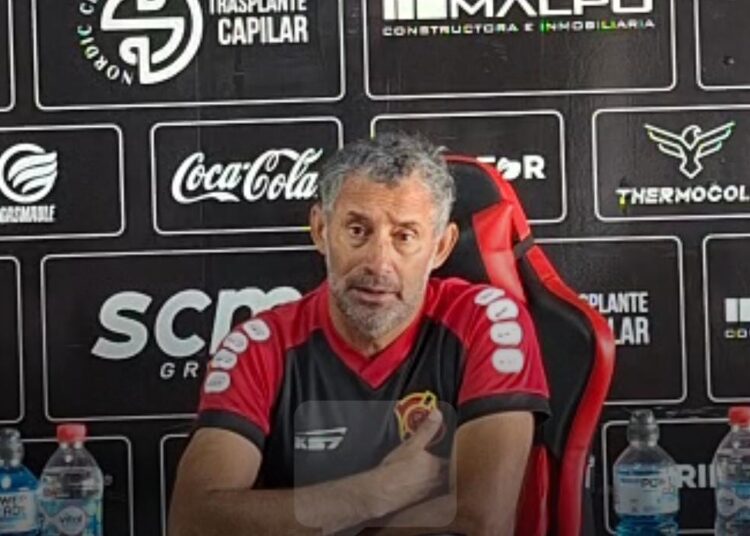 Miguel Ponce: “Veo un equipo comprometido, que tiene que sobrepasar esa ansiedad por hacerlo bien”