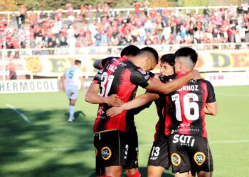 Rangers rescató un empate ante Santiago Wanderers en un emocionante partido