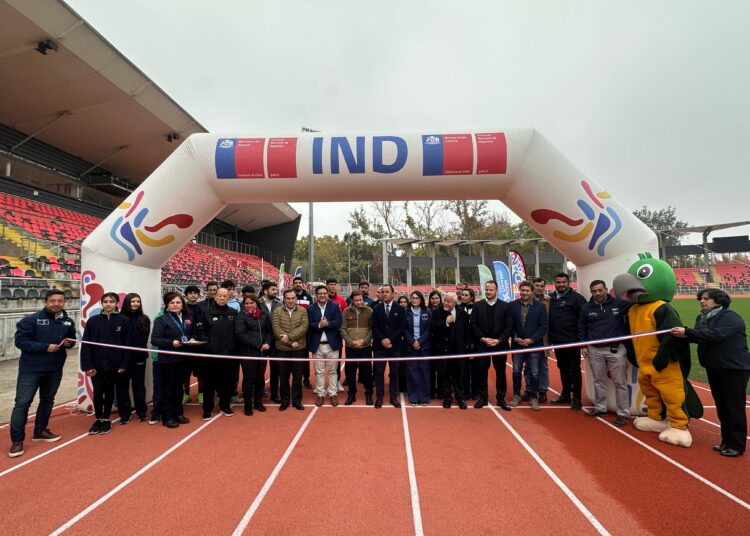 Ministro del Deporte visitó Estadio Fiscal de Talca e inauguró su nueva pista atlética